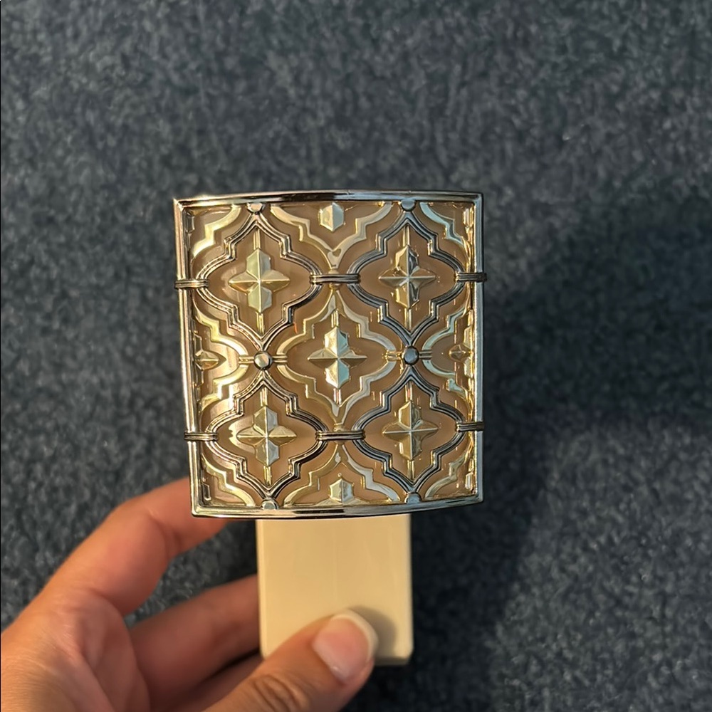 Bath & Body Works Gold and Silver Wall Plug